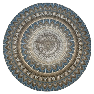 Mandala artesanal de 65cm em pontilhismo bege, branco e cinza lunar com centro em MDF do Espírito Santo em pátina.